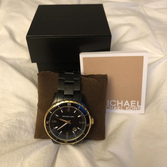 Michael Kors Oversized Watch - Picture 1 of 6
